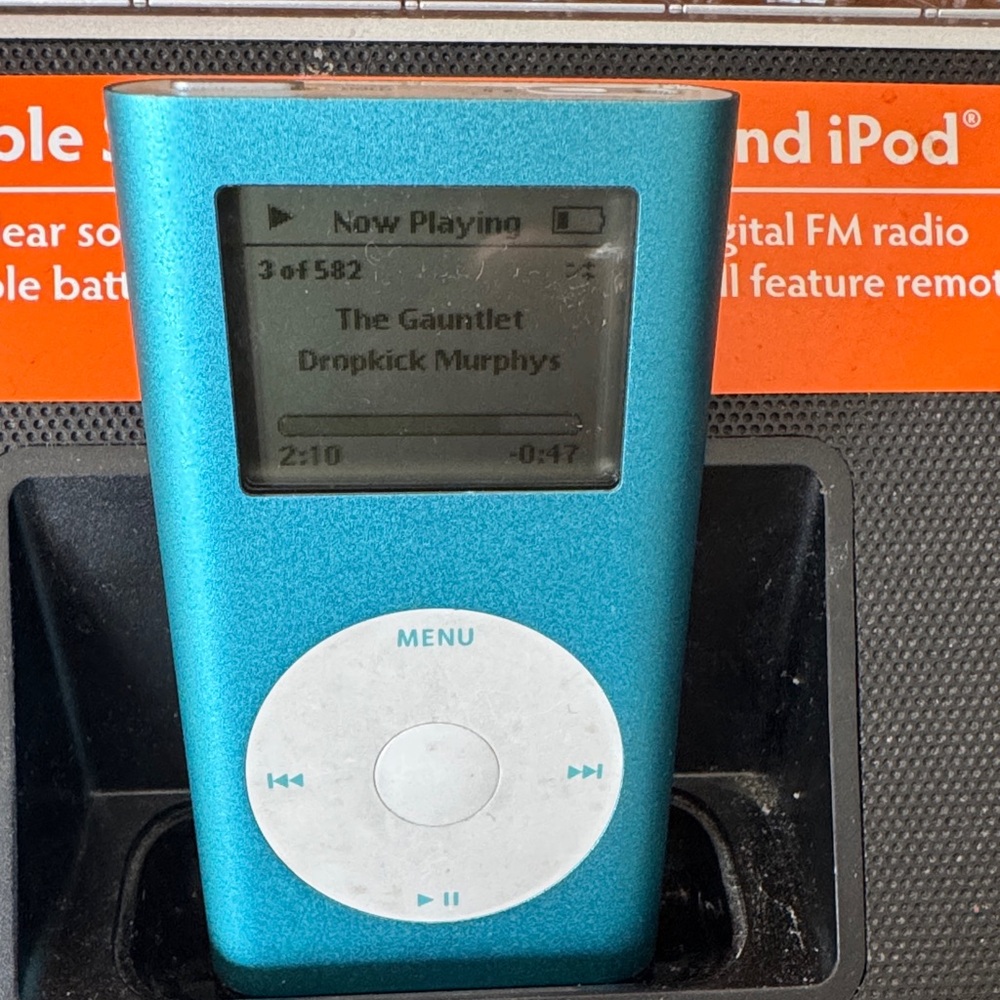 Apple IPod 4GB Teal With Altec Portable Speaker Dock  *read description*